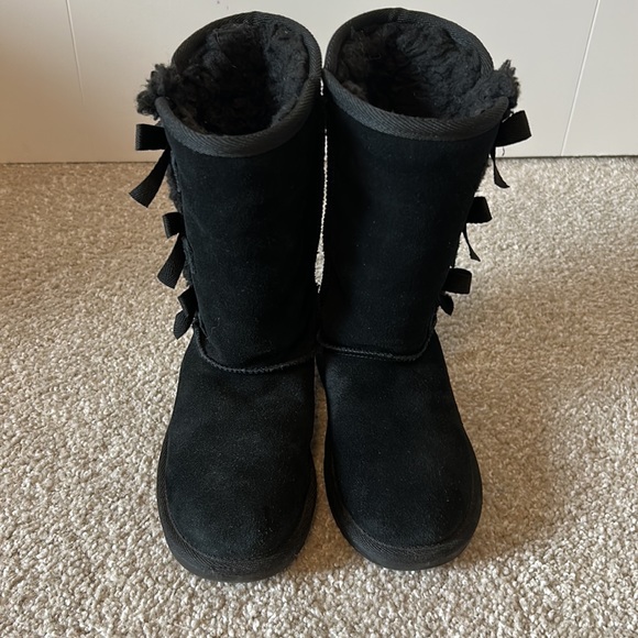 LIKE NEW Koolaburra by UGG Black Boots - Picture 3 of 9